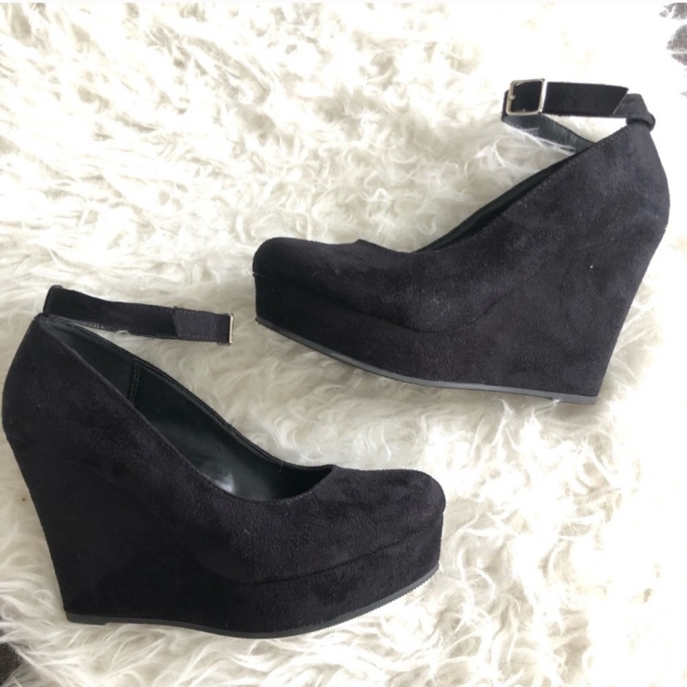 Black Mary Jane Wedges